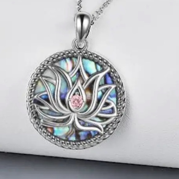 ❤️SALE❤️ - NWOT - Pretty Lotus Flower/Abalone Shell Pendant - Picture 4 of 6